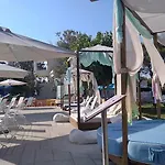 Marzi Beach And Bungalows Kokkónion