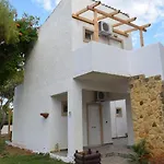 Marzi Beach And Bungalows Otel