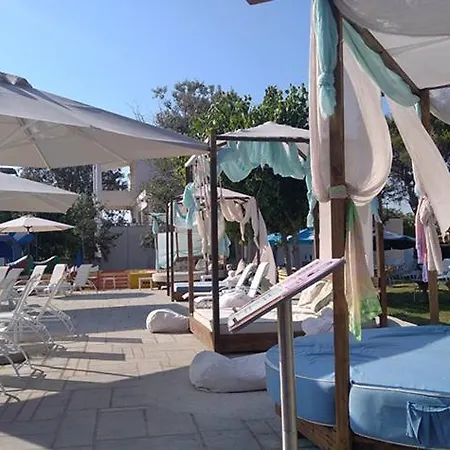 Marzi Beach And Bungalows Kokkónion