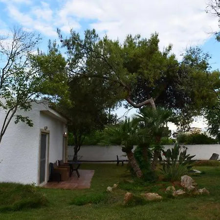 호텔 Marzi Beach And Bungalows Kokkónion