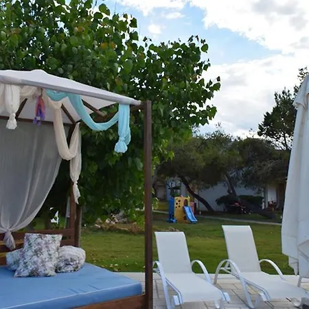 Szálloda Marzi Beach And Bungalows