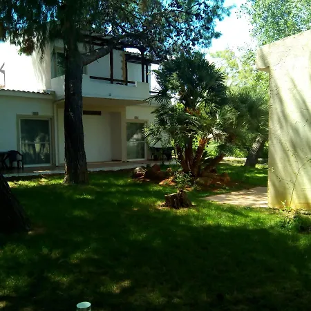 Szálloda Marzi Beach And Bungalows