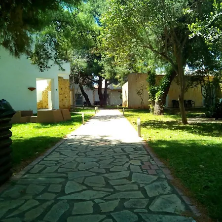 호텔 Marzi Beach And Bungalows Kokkónion