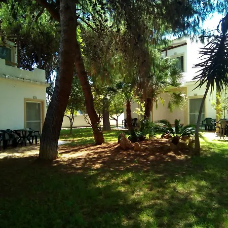Marzi Beach And Bungalows 호텔 Kokkónion