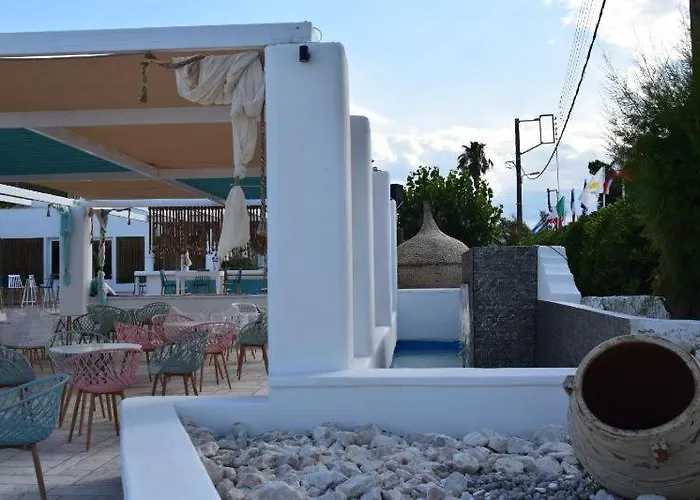 호텔 Marzi Beach And Bungalows Kokkónion