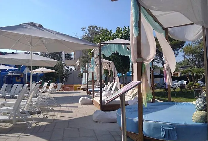 Marzi Beach And Bungalows Kokkónion