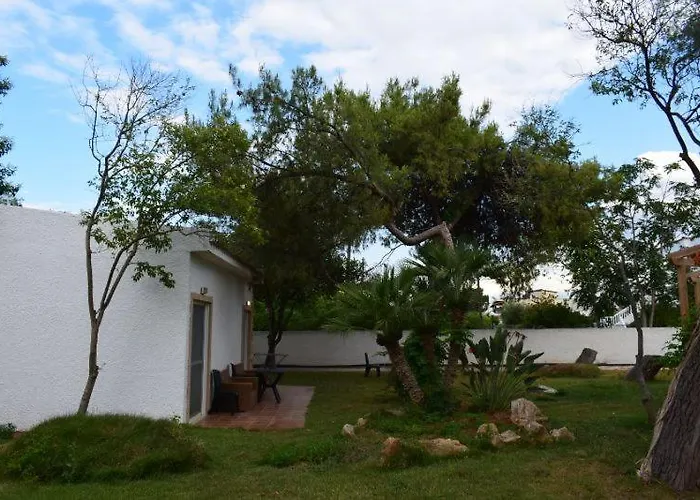 호텔 Marzi Beach And Bungalows Kokkónion
