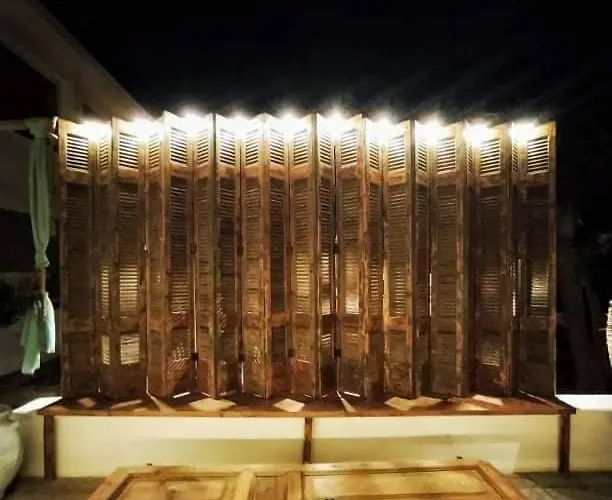 Marzi Beach And Bungalows Kokkónion