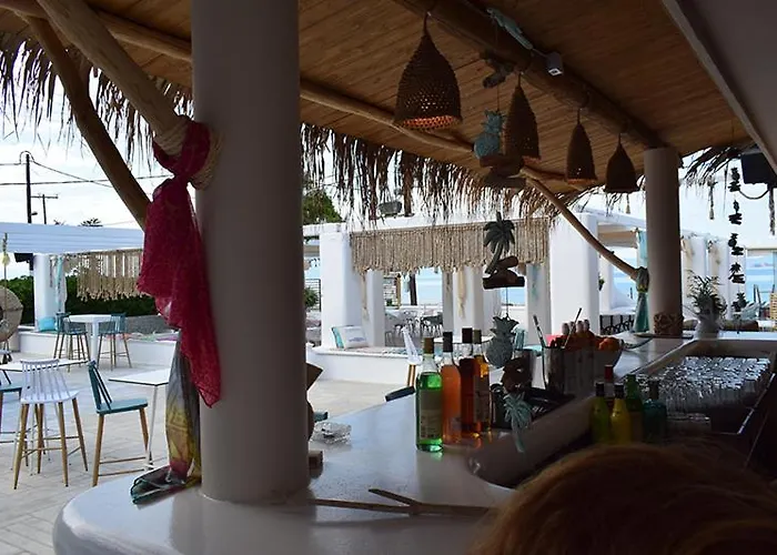 Marzi Beach And Bungalows 호텔 Kokkónion