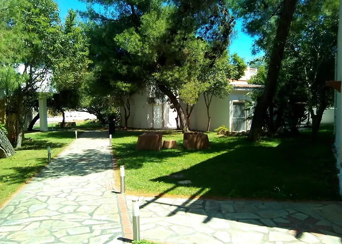 Marzi Beach And Bungalows 호텔 Kokkónion