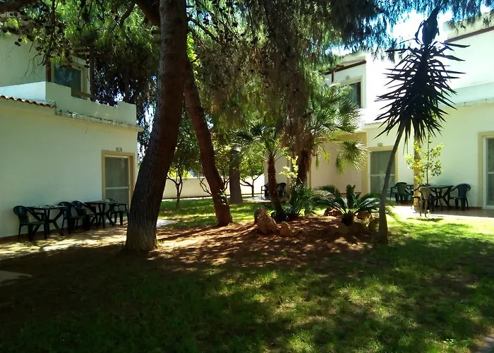 Marzi Beach And Bungalows 호텔 Kokkónion